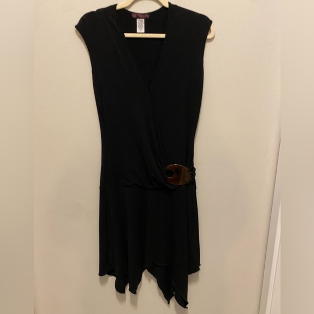 Volume one black dress size Medium with a brown plastic closure - Picture 2 of 11